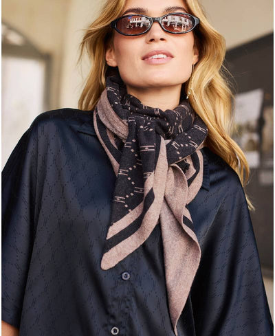 Hype The Detail Triangle Scarf - 960-83-9 - Brown