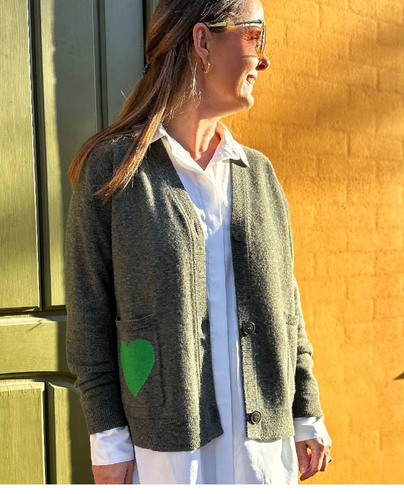 Rosa's 100% Cashmere Cardigan With Pocket And Heart - 2397 Army/ 1912 Grass